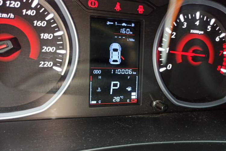 Used Soueast DX3 2018 1.5T CVT Luxury Model Odometer Close Up