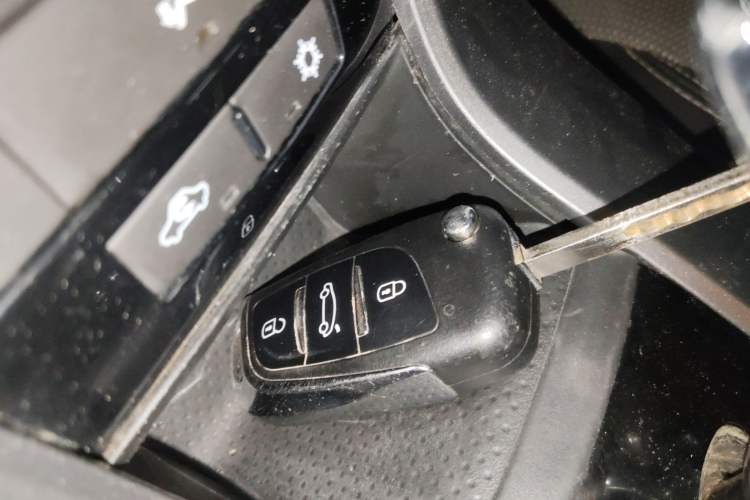 Used Chevrolet Cruze 2013 Hatchback 1.6T Automatic Flagship Model Vehicle Key