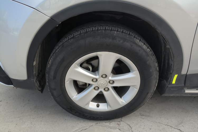 Used Toyota RAV4 2013 2.0L CVT Four-Wheel Drive Fashion Edition Left Front Wheel Hub