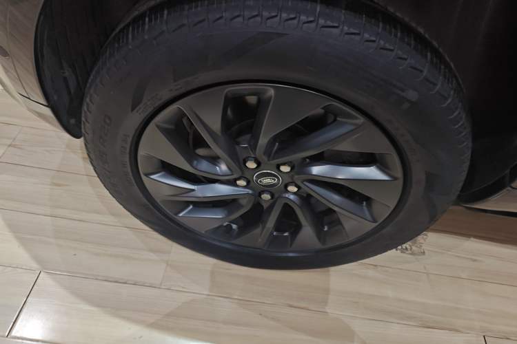 Used Land Rover Discovery 2023 360 PS R-Dynamic SE
