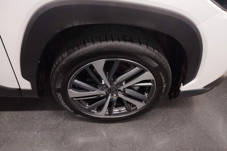 Used Toyota FRONTLANDER 2022 2.0L CVT Luxury PLUS Edition Right Front Wheel Hub