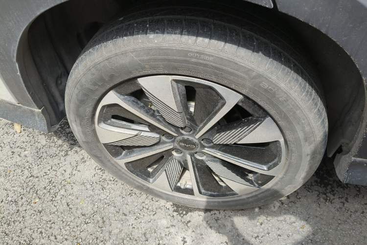 Used BYD Song PLUS New Energy 2025 DM-i 112KM Prestige Model Right Rear Wheel Hub