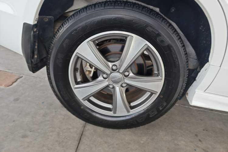 Used Haval H6 2016 Upgraded Model 1.5T Manual Two-Wheel Drive Value Edition Right Rear Wheel Hub