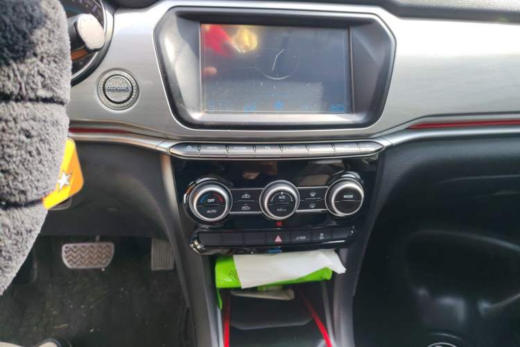 Used Haval H2 2018 Chuanxiang Edition Blue Badge 1.5T Dual-Clutch Two-Wheel Drive Fashionable Model
