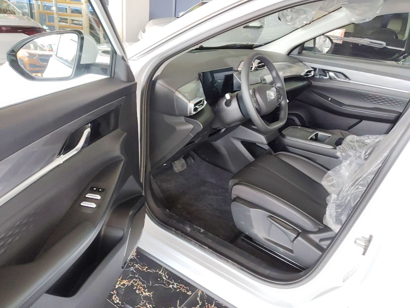 Dongfeng Aeolus SKY EV01 2025 530 km AIR Elite Edition — снимка 18