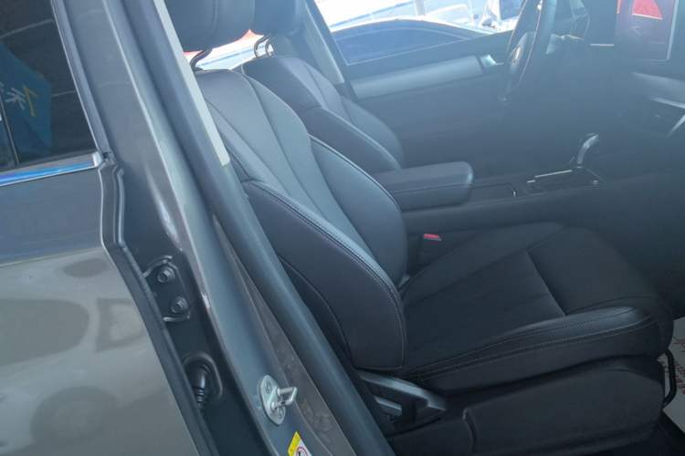 Used BYD Tang 2018 2.0T Automatic SmartConnect Luxury 7-Seater China V Emission Standard
