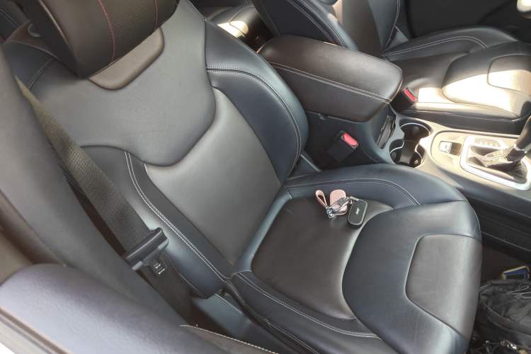 Used Jeep Cherokee 2020 2.0L Two-Wheel Drive Classic Sports Edition
