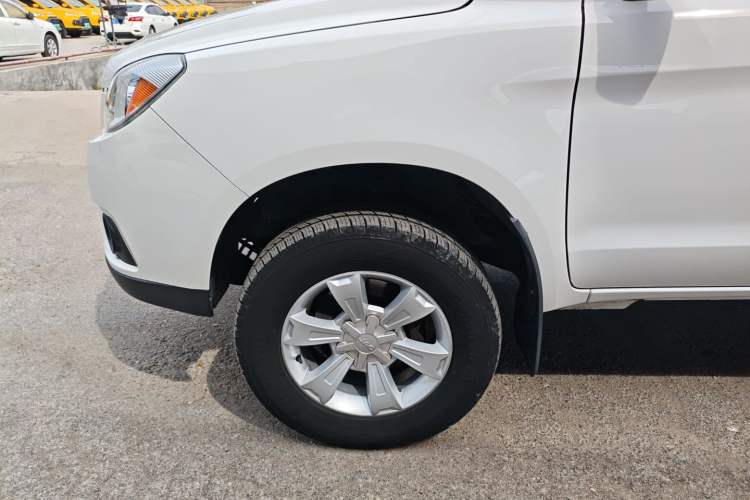 Used JAC Group T6 2022 2.0T Diesel Two-Wheel Drive Engineering Version with Long Wheelbase Exterior 4