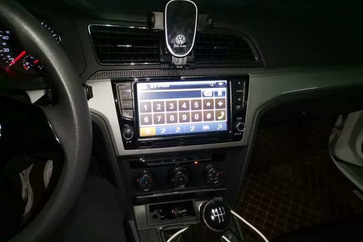 Used Volkswagen Lamando 2015 230TSI Manual Trend Edition
