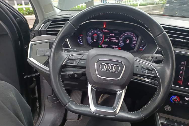 Used Audi Q3 2019 40 TFSI Fashion Dynamic Model