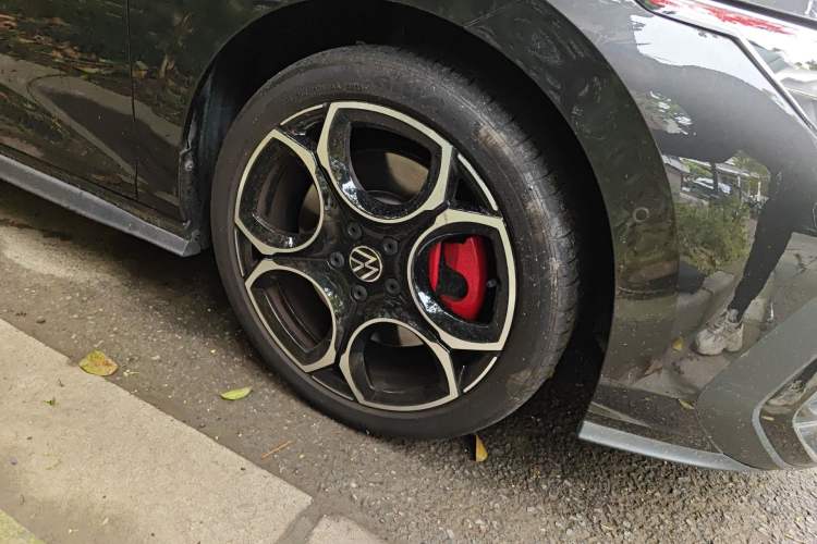 Used Volkswagen Golf GTI 2025 380TSI DSG GTI Right Front Wheel Hub