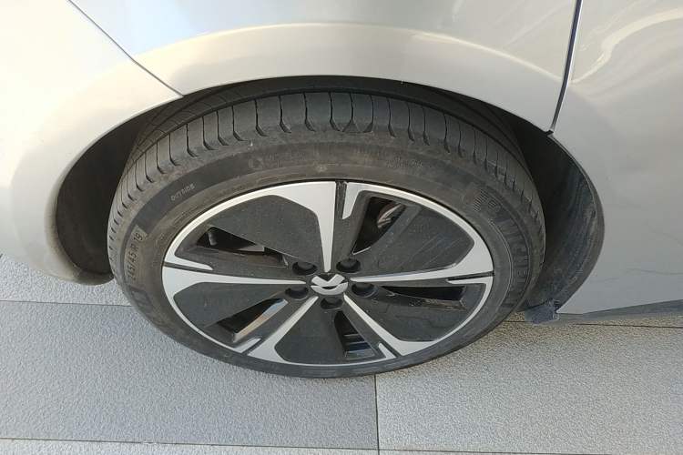 Used Nio ET5T 2024 75kWh Touring Right Rear Wheel Hub