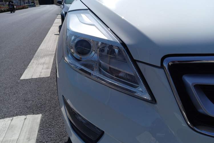 Used BAIC Senova X65 2015 2.0T automatic comfort version Right Front Headlight