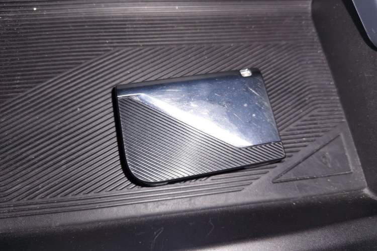 Used Lynk & Co 01 2021 2.0TD Two-Wheel-Drive Pro Trim Interior 1