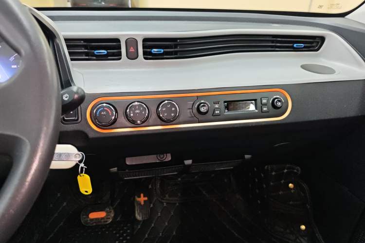 Used Wuling Hongguang MINIEV 2022 Zizai Version Lithium Iron Phosphate Audio And AC Panel