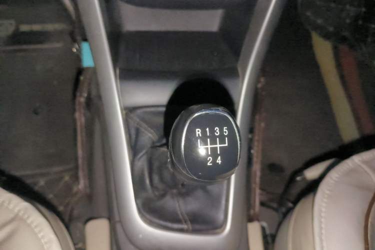 Used Baojun 630 2013 1.5L manual standard version Gear Lever
