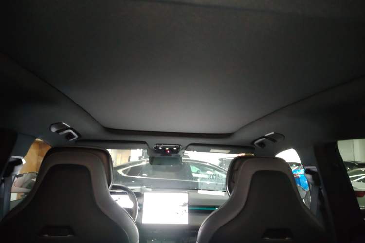 Used Lynk & Co 08 EM-P 2025 220 km All-Wheel-Drive Performance Halo