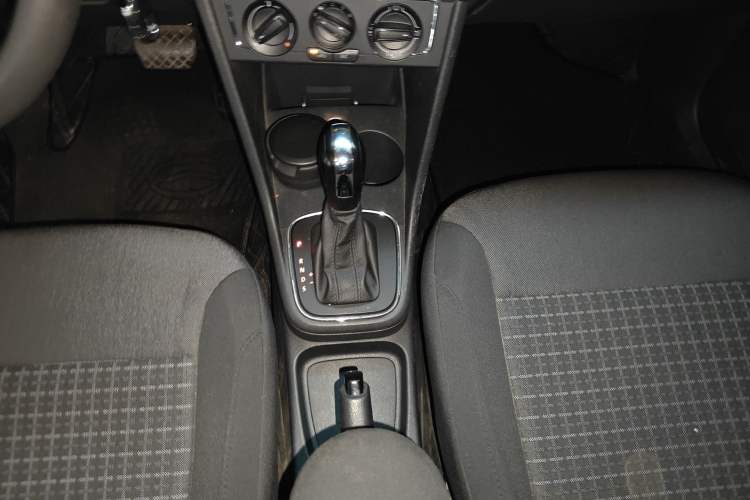 Used Volkswagen Polo 2014 1.6L Automatic Comfort Edition
