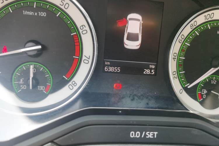 Used Skoda Superb 2016 TSI330 DSG Smart Drive Edition Odometer Close Up