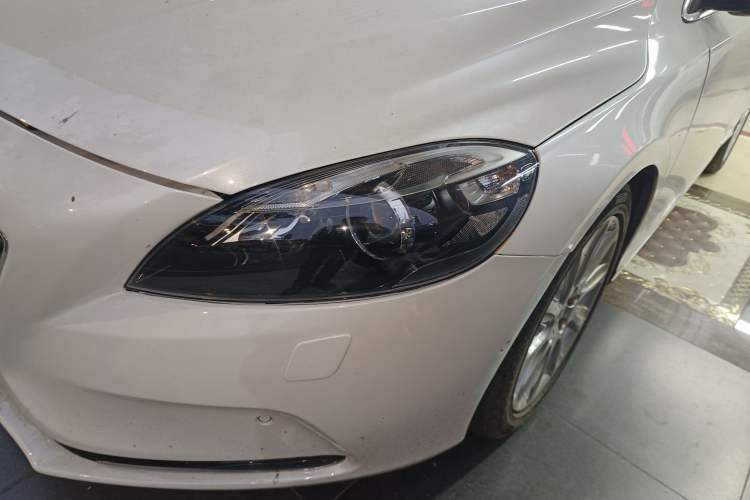 Used Volvo V40 2015 1.6T Zhiya Edition
