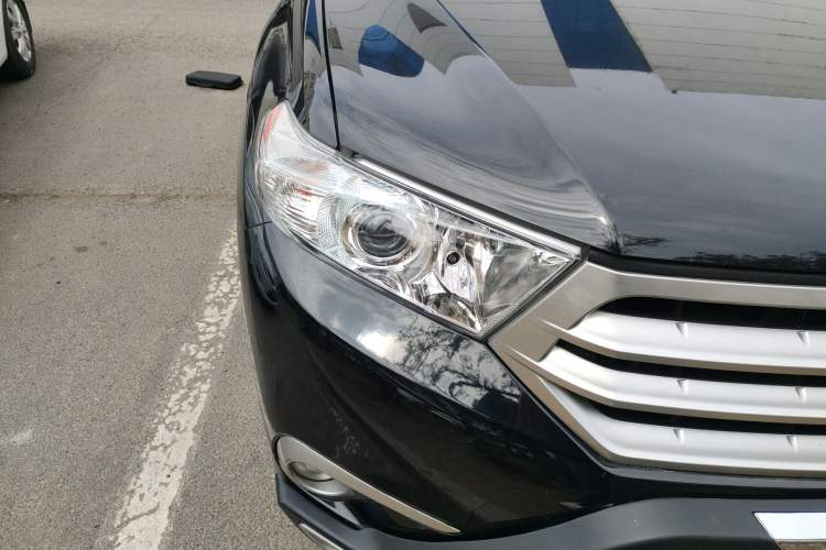 Used Toyota Highlander 2012 2.7L Two-Wheel Drive 7-Seater Luxury Edition Right Front Headlight