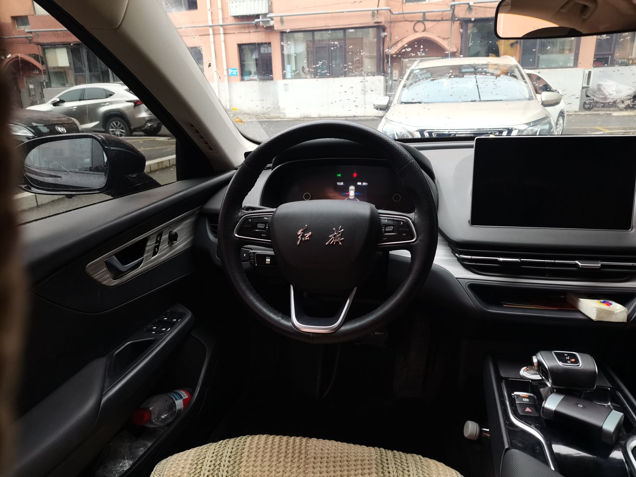 Hongqi E-QM5 2024 610 km PLUS — снимка 10