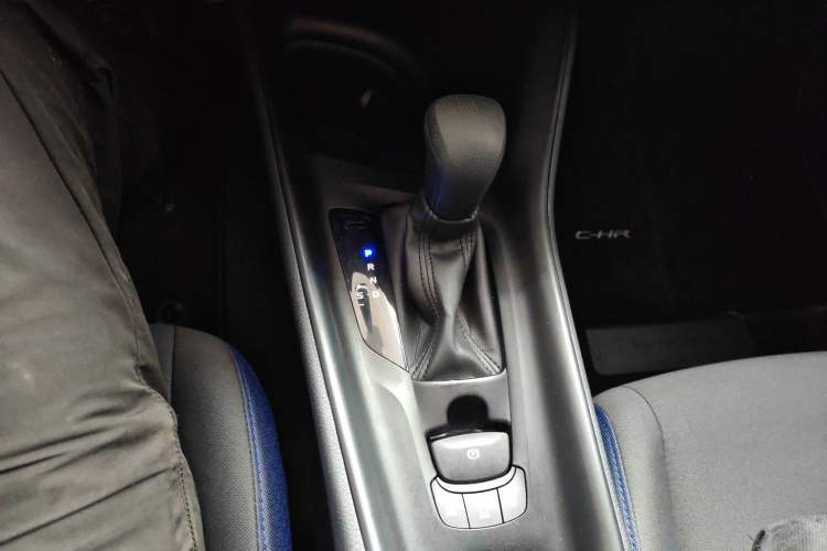 Used Toyota C-HR 2023 2.0L Smart Electric Hybrid Dual-Engine Comfort Version
