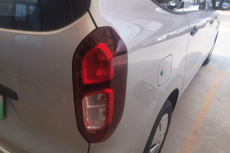 Used Wuling Hongguang New Energy 2025 Extended-Range Hybrid 50 km Standard Version Right Rear Taillight