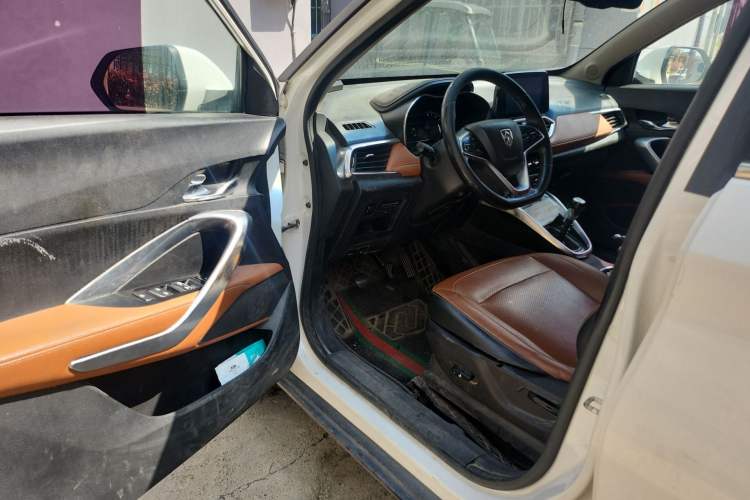 Used Baojun 510 2017 1.5L Manual Luxury Model Driver Seat