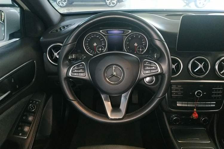 Used Mercedes-Benz A-Class 2018 A 200 Dynamic Edition Steering Wheel