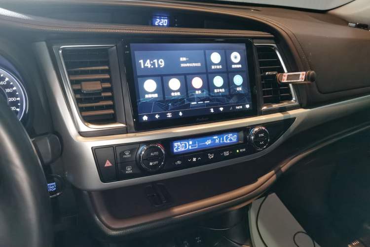 Used Toyota Highlander 2018 2.0T Four-Wheel Drive Luxury Edition 7 Seats China V Emission Standard
