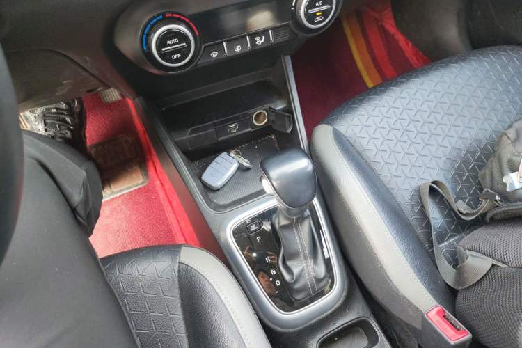 Used Kia kx1 Stonic 2019 1.4L Automatic Fun Edition China V Standard Gear Lever