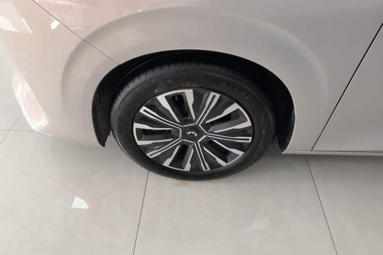 Used Wuling Wuling Starlight 730 2025 Model Plug-in Hybrid 125km Luxury Edition
