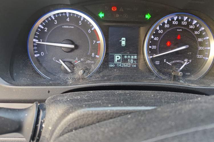 Used Toyota Highlander 2017 2.0T Four-Wheel Drive Luxury Edition 7 Seats Odometer Close Up