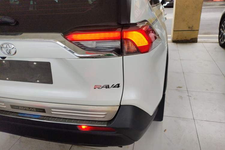 Used Toyota RAV4 2021 2.0L CVT Two-Wheel Drive Urban Edition Right Rear Taillight