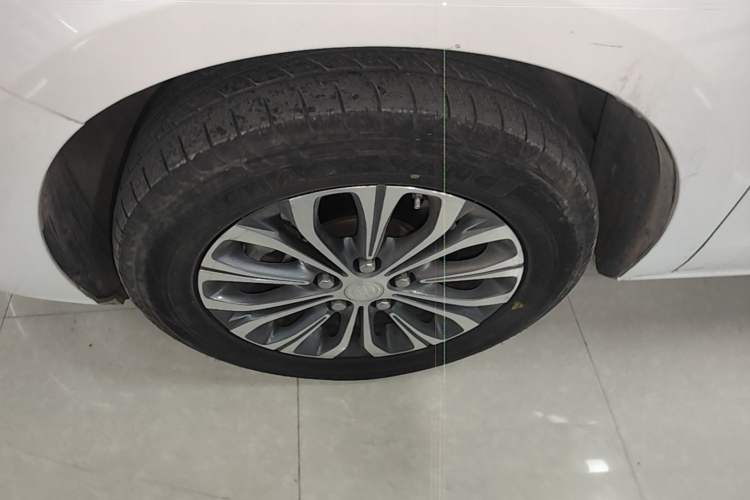 Used Buick GL8 2022 Land Cruiser Executive Class 652T Comfort Model Left Front Wheel Hub