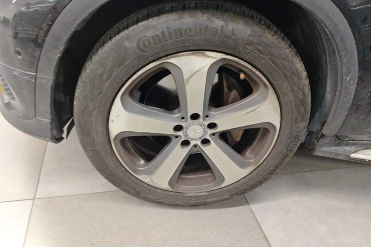 Used Mercedes-Benz GLC 2016 GLC 300 4MATIC Dynamic Model Left Front Wheel Hub