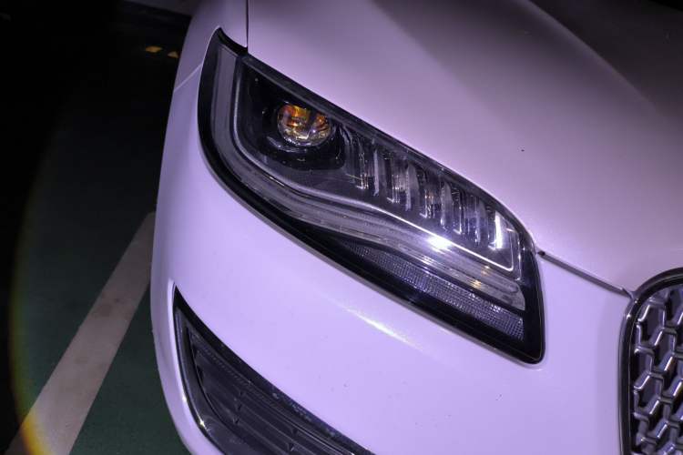 Used Lincoln MKZ 2017 2.0T Luxury Edition Right Front Headlight