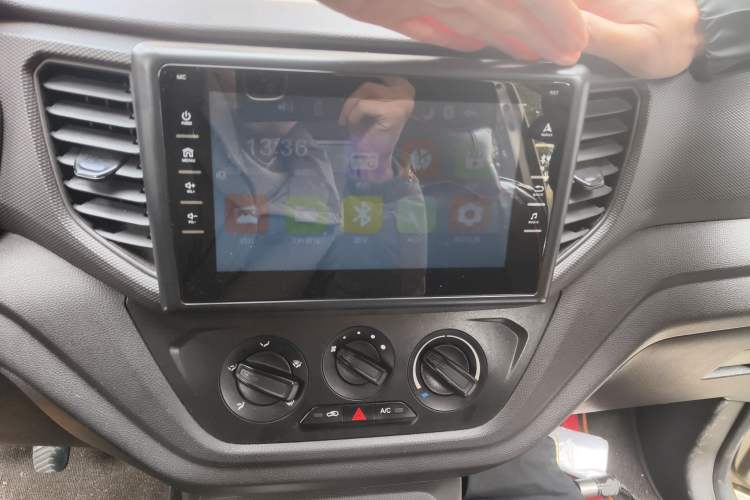 Used Wuling Hongguang V 2022 1.5L Jingqu Edition Electric-Assist LAR Audio And AC Panel