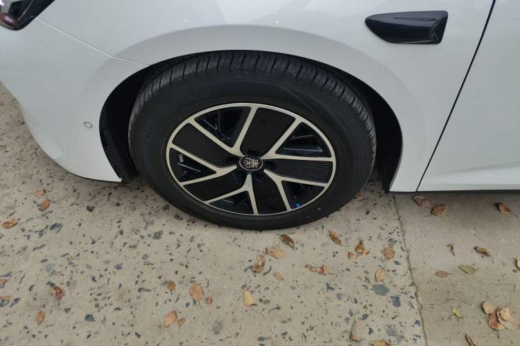 Used BYD Qin L 2025 DM-i Smart Drive 80KM Superior Model Left Front Wheel Hub