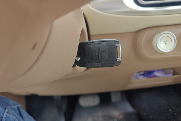 Used Wuling Hongguang MINIEV 2025 Four-Door Version Advanced Edition Interior 1