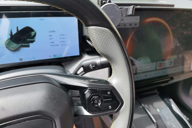 Used Lynk & Co 08 EM-P 2023 120km Long-Range Halo Gear Lever