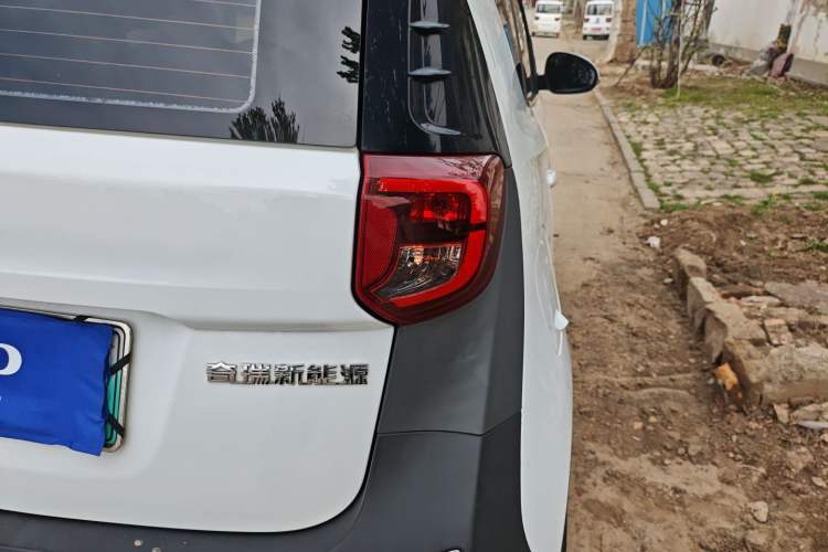 Used Chery QQ Little Ant 2022 Restyled Version Sweet Pink Edition Half-Sugar Version 30.6 kWh 30 kW 301 km Right Rear Taillight