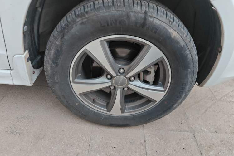 Used Haval H6 2015 Upgraded Model 1.5T Manual Two-Wheel Drive Elite Version Right Front Wheel Hub