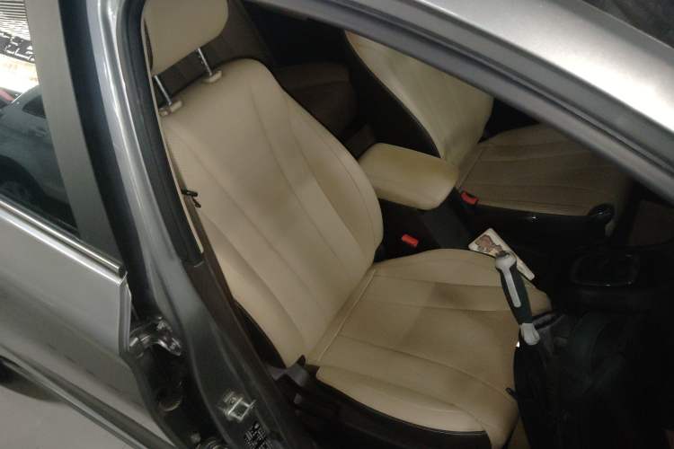 Used Baojun 310W 2017 1.5L Manual Fashion Model China V
