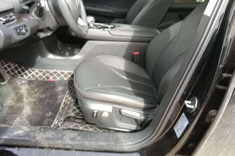 Used Hongqi E-QM5 2023 Revised Version Basic Travel Edition Left Front Seat