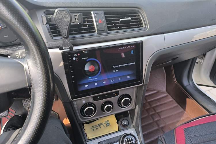 Used Volkswagen Gran Lavida 2013 1.6L Manual Fashion Model