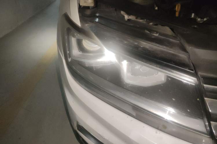 Used Volkswagen Tiguan L 2017 330TSI Automatic Two-Wheel Drive Comfort Edition Right Front Headlight