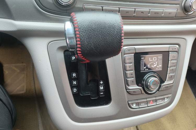 Used SAIC MAXUS G10 2019 PLUS 2.0T Automatic Elite Edition China V Standard Gear Lever