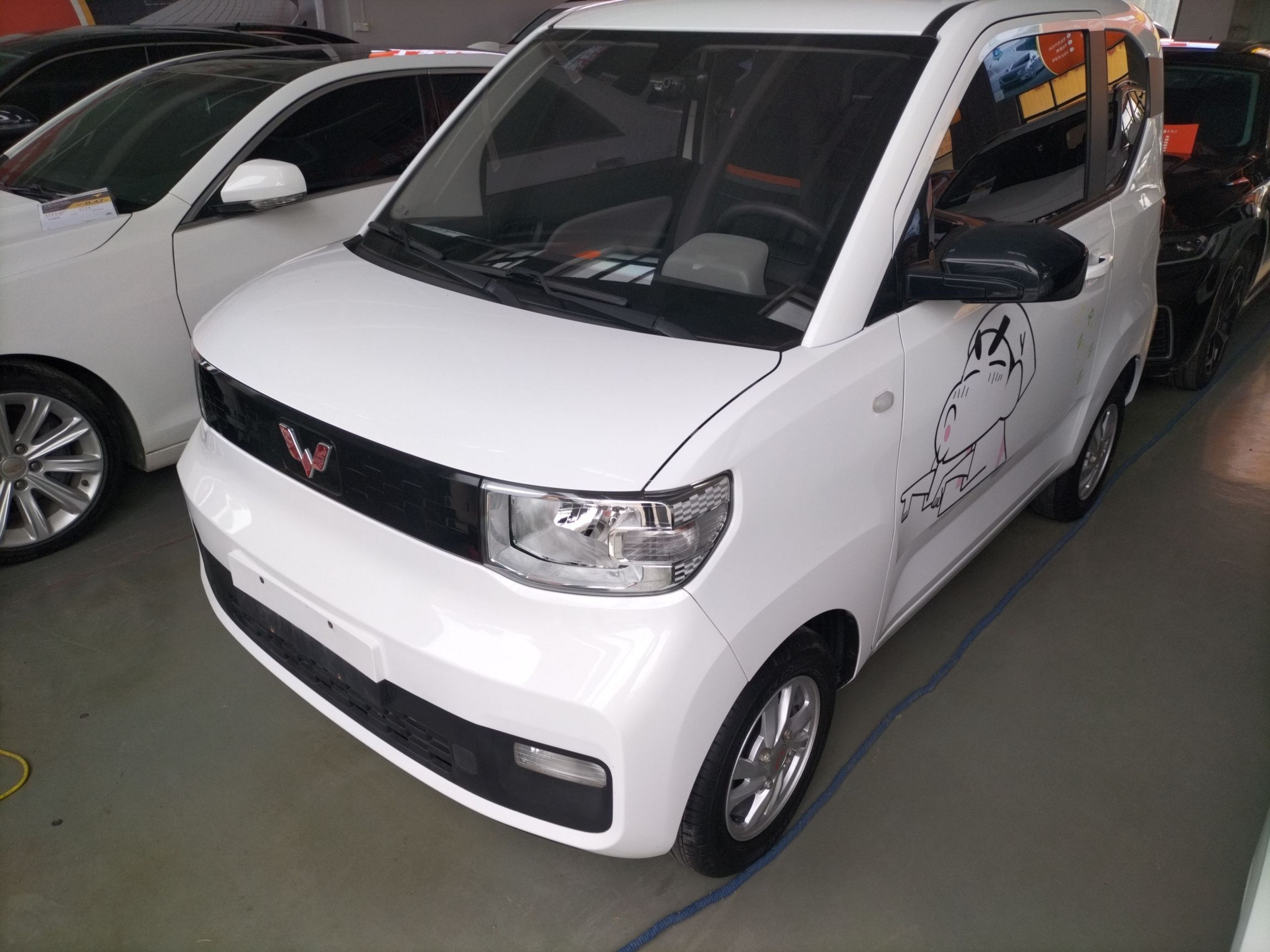 تحت مقدمة السيارة